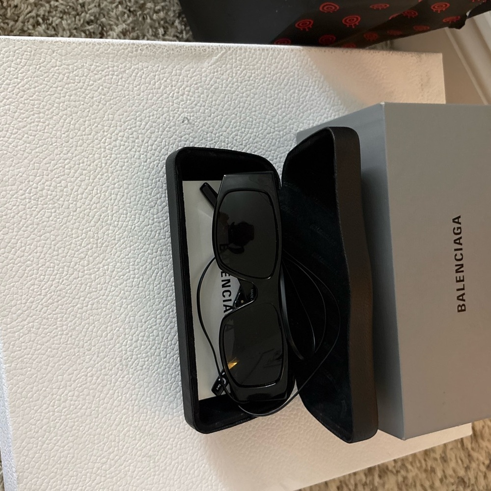 Balenciaga Black Rectangular Sunglasses with Case - Picture 6 of 9